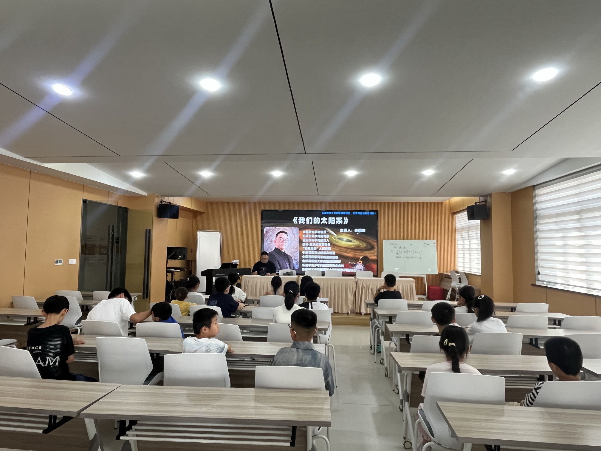 2026年8月31日 受邀赴北白象镇白塔王社区开展天文科普讲座